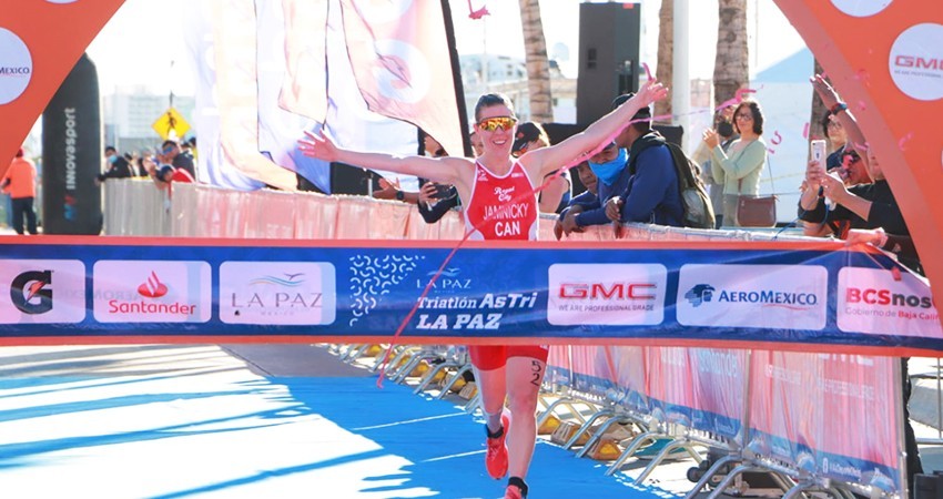 Más de 1,230 competidores participaron en el Triatlón Astri La Paz