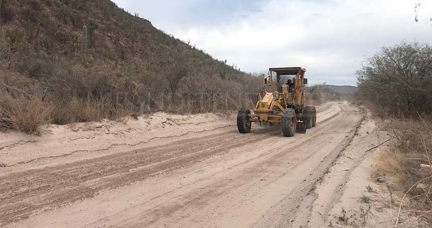 Trabaja Servicios Públicos en la rehabilitación de caminos vecinales de La Paz