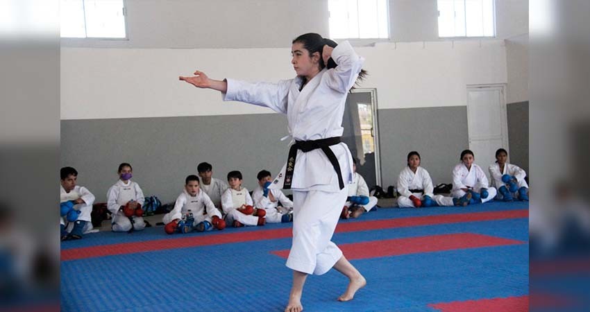 Comprometidos los karatecas Sudcalifornianos en ganar en el macro regional de kárate