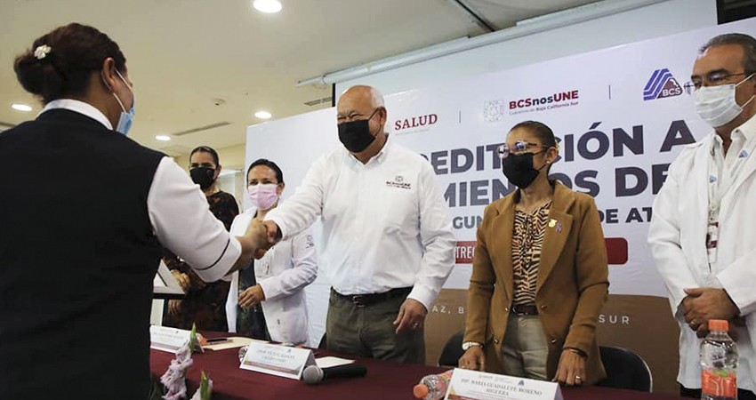 Entrega gobernador acreditaciones en calidad de 47 unidades médicas estatales