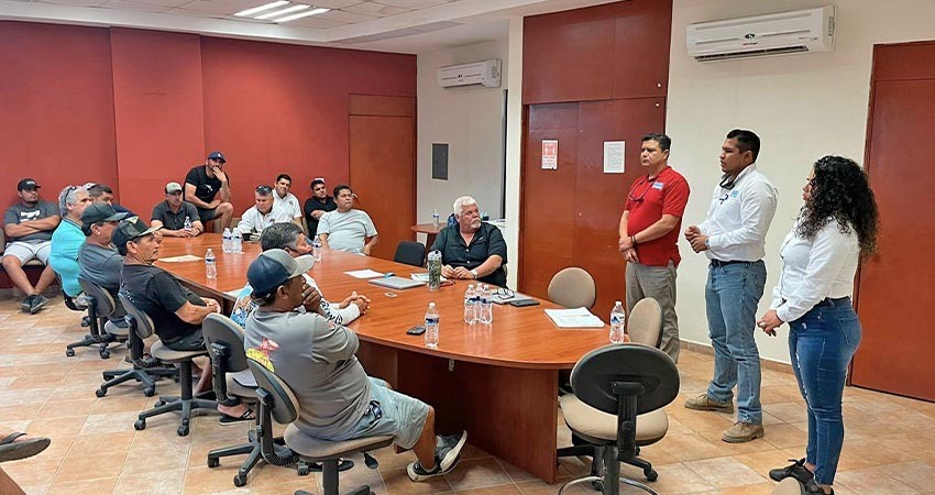 Reciben capitanes y marineros, información sobre Libreta de Mar que emite la Secretaría de Marina