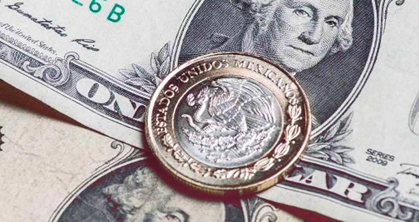Peso mexicano se cotiza por arriba de las 19 unidades frente al dólar