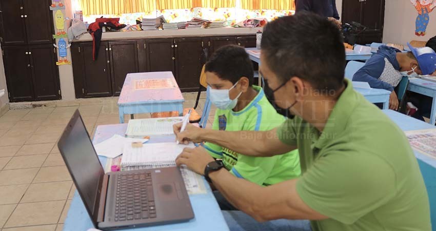 Brinda SEP servicio semiescolarizado para concluir el nivel básico