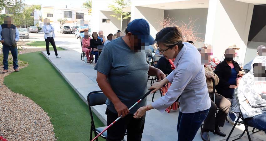 Entrega SEDIF apoyos a grupos de atención prioritaria