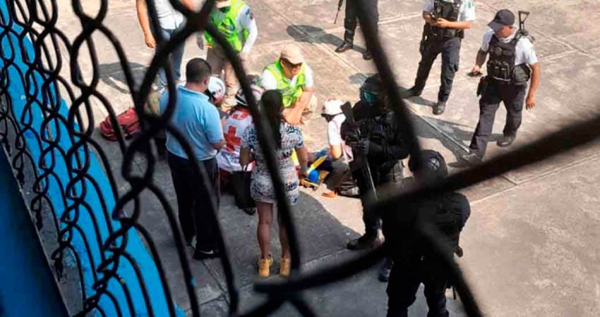 Niño víctima de bullying se arroja de un segundo piso en escuela de Veracruz