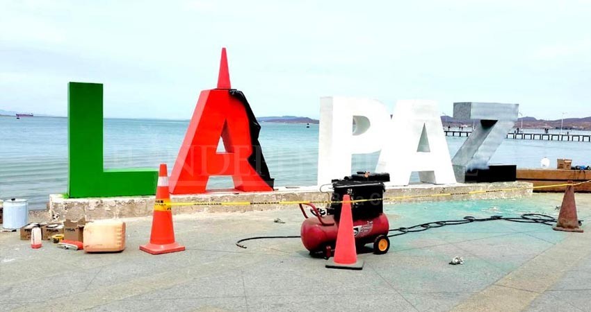 Rechazan artistas repintar letras del malecón de La Paz