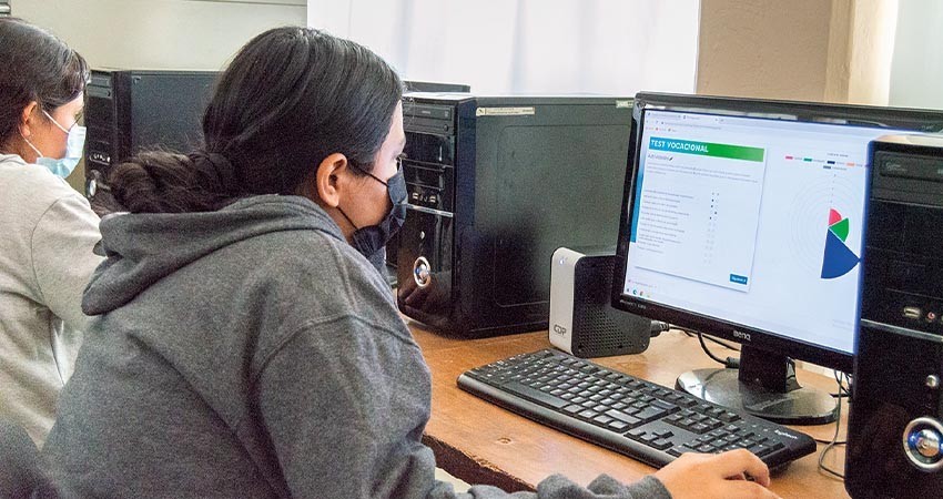 Aplica ISJ, test vocacional vía digital a estudiantes