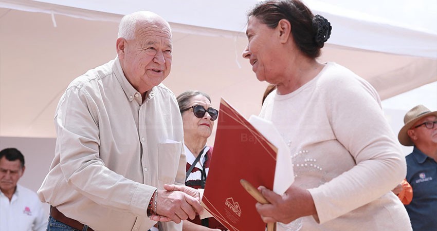 Entregó el Gobierno de BCS, 57 acciones de vivienda en Comondú