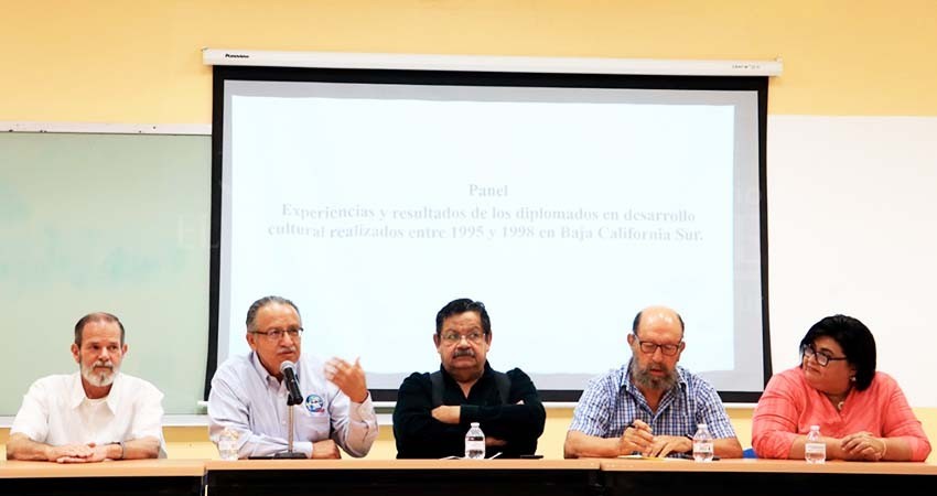 Expone rector de la UABCS en panel sobre experiencias y desarrollo cultural