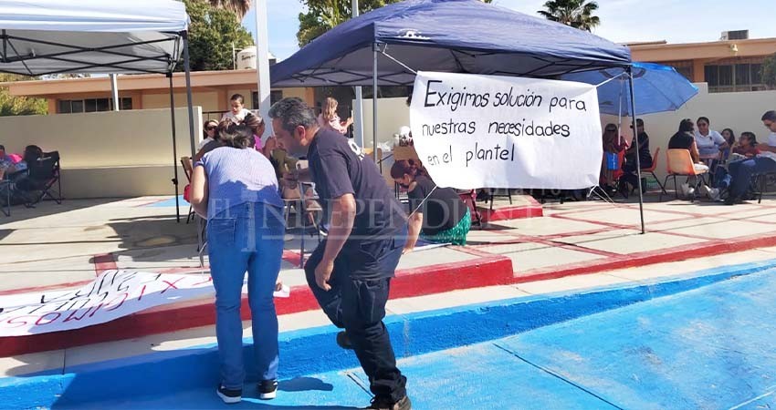 Plantón en el CAM de SJC; exigen padres una escuela segura