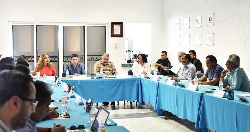 Socializan legisladores la iniciativa de Ley de Mejora Regulatoria con el CCE