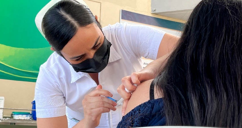 Hoy ultimo día para aplicarse vacuna contra COVID-19 a mayores de 18 años en IMSS