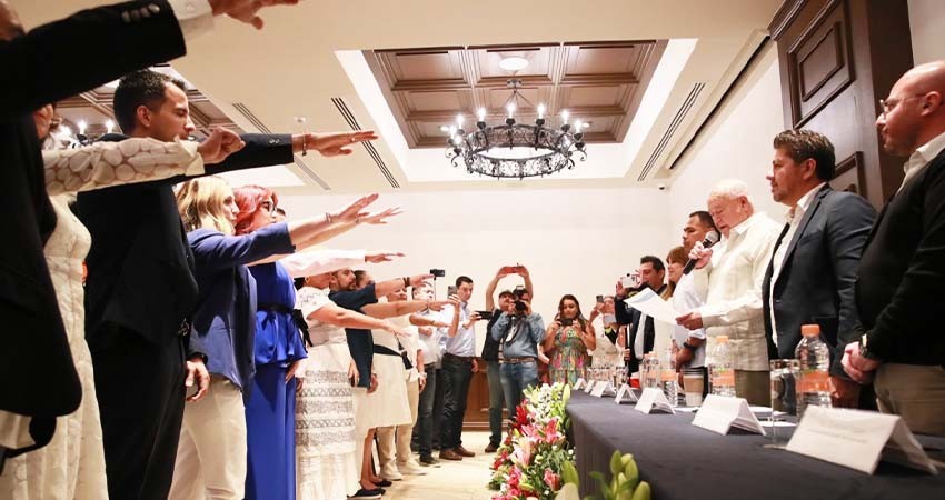 Gobernador VCC toma protesta a directiva de Canirac Los Cabos