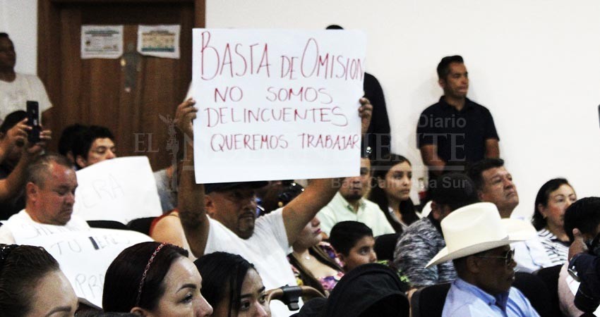 Exigen transportistas la destitución del director de transporte estatal