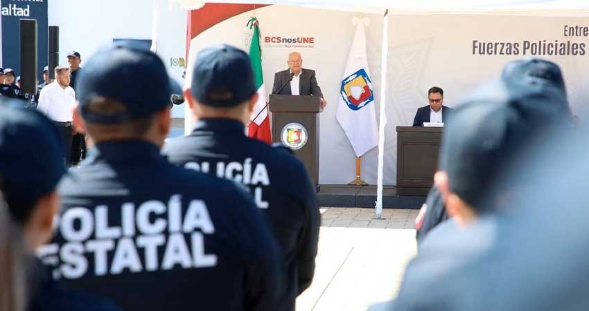 Condecora gobernador Castro Cosío, a elementos de seguridad pública