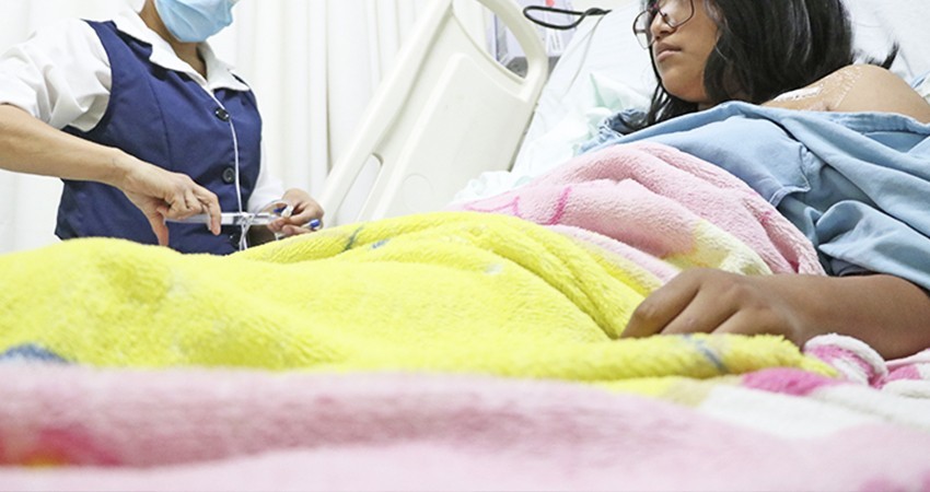 Restablecen en hospital Salvatierra, salud de adolescente con mal cardiaco y leucemia