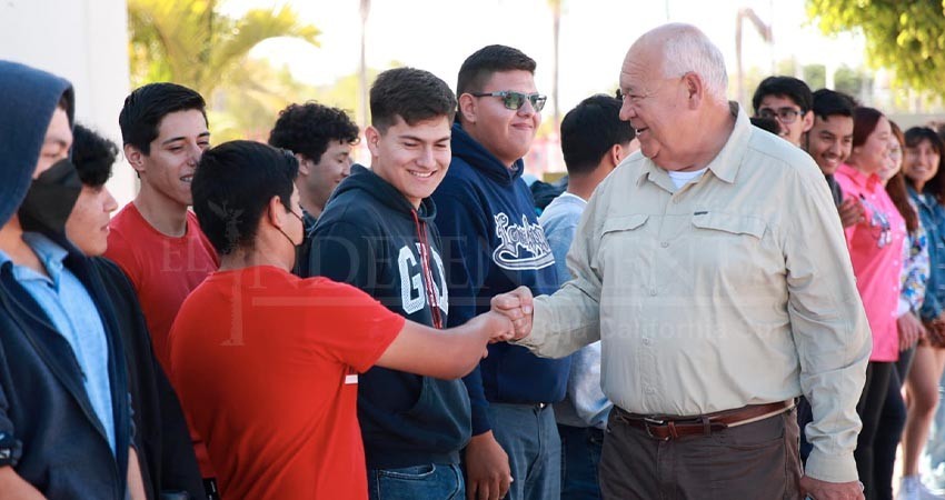Con una educación honesta y de trabajo en equipo, transformaremos nuestras comunidades: Castro Cosío