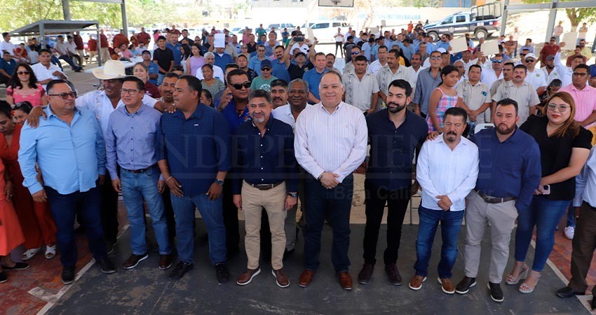 Entrega gobierno de BCS permisos de transporte público en Los Cabos