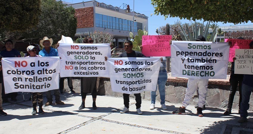 “Respeto a nuestra labor”: Protestan pepenadores de Los Cabos en Congreso del estado