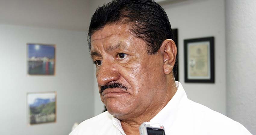 Que se castigue a funcionarios que solaparon la siembra de cisternas en vía pública: Martínez Vega