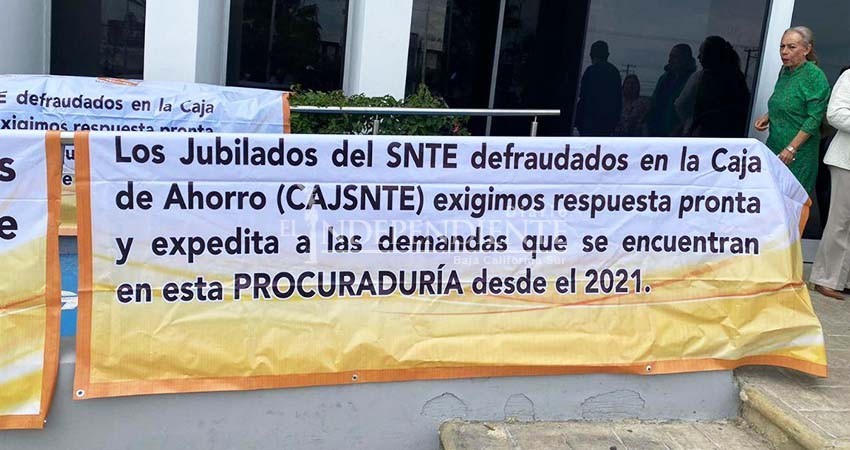 Exigen jubilados del SNTE justicia pronta y expedita por el fraude de la caja de ahorro