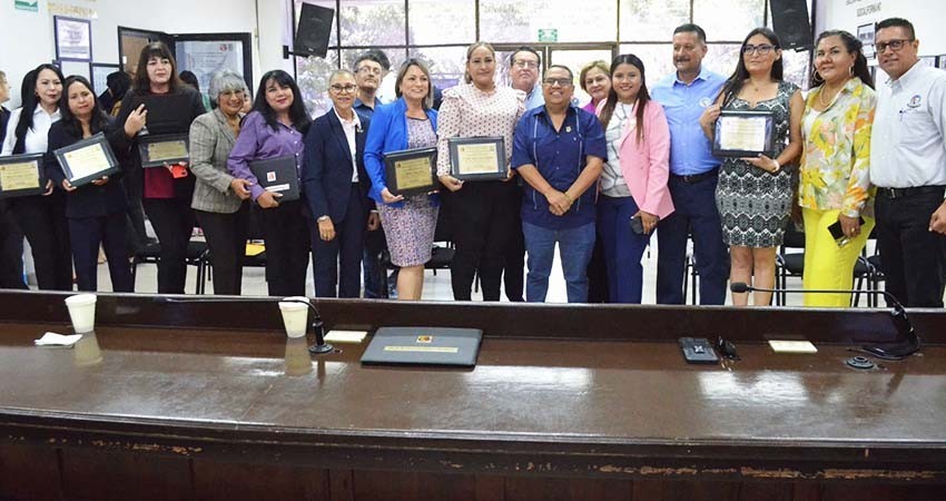 Reconocen Congreso y Sindicato a trabajadoras por 15 a 35 años de servicio