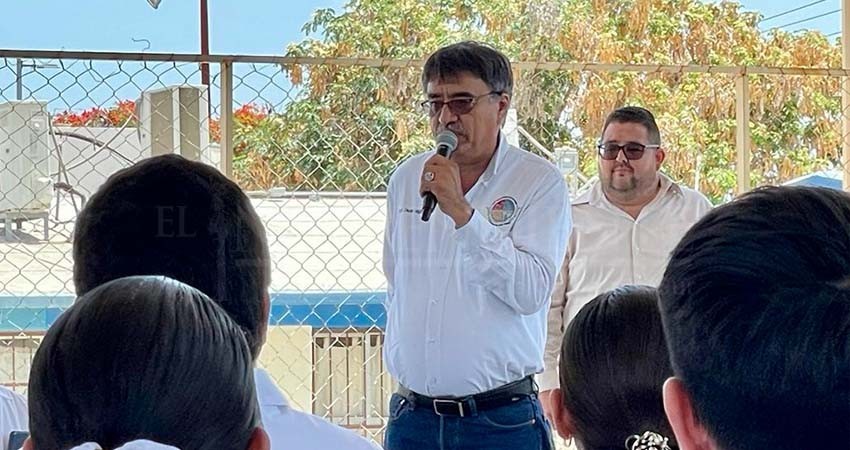 Alcalde Oscar Leggs y gobernador trabajan para mejorar la infraestructura en escuelas de Los Cabos