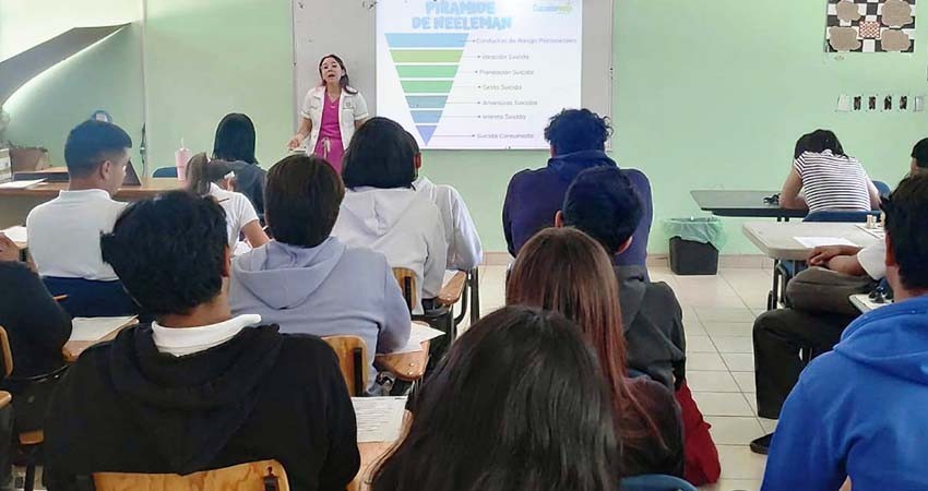 Imparten pláticas sobre prevención del suicidio a estudiantes del COBACH 01