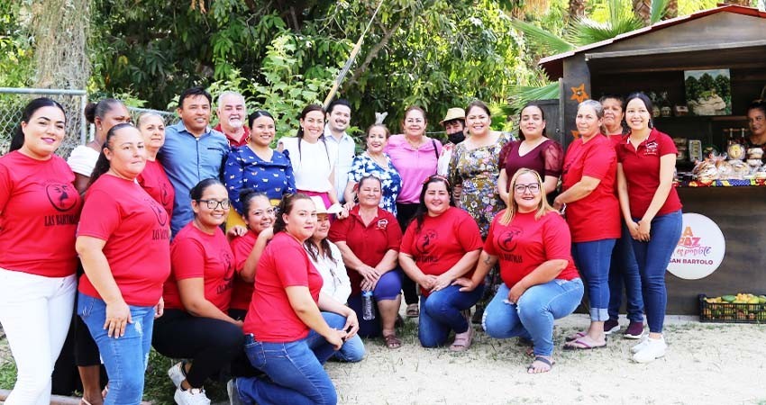 Inaugura alcaldesa punto de venta a emprendedoras de San Bartolo