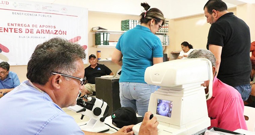 Entrega beneficencia pública más de 1500 anteojos gratuitos