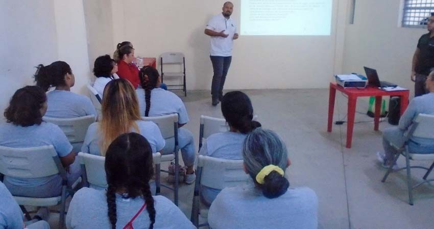 Imparte Ayuntamiento de La Paz cursos de emprendimiento a internas del Cereso