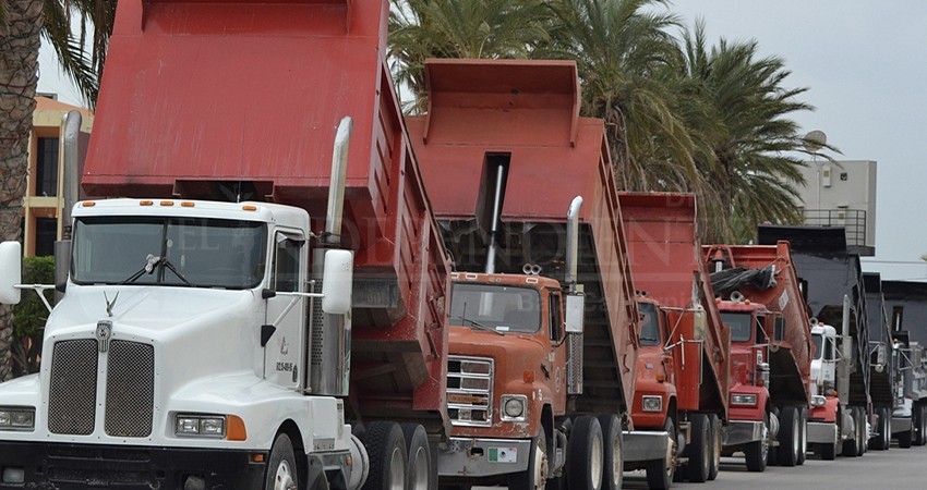 Insuficiente el aumento de tarifa al transporte de carga, advierten transportistas de La Paz