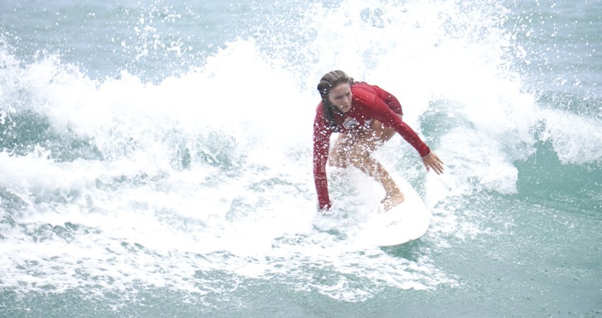 Triunfan atletas sudcalifornianas en competencias de surf