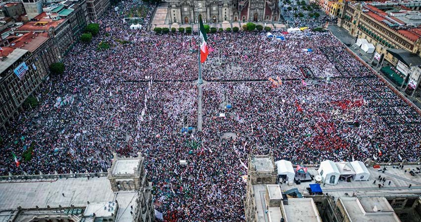 Reúne AMLO a más de 250 mil personas en el Zócalo