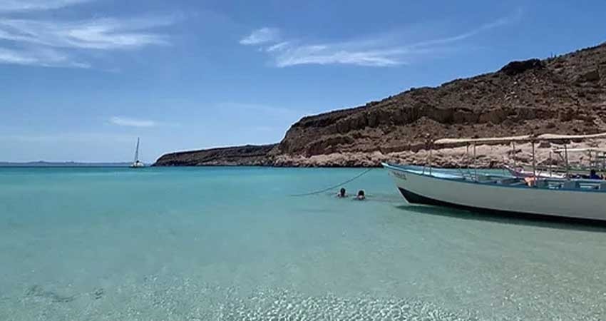 Persiste invasión de touroperadores piratas en el malecón de La Paz