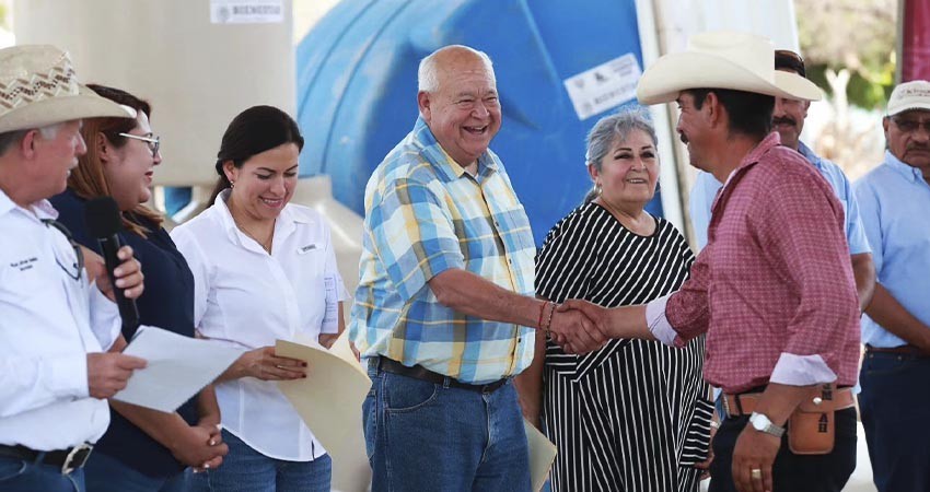 Cumple gobierno estatal compromiso con 280 familias de Santa María de Toris