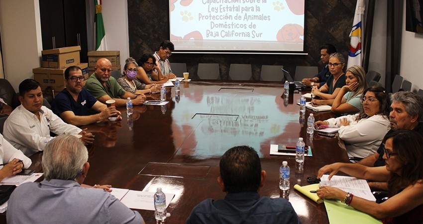 Se capacita el Comité Pro Animal Estatal en la Ley para Animales Domésticos de BCS