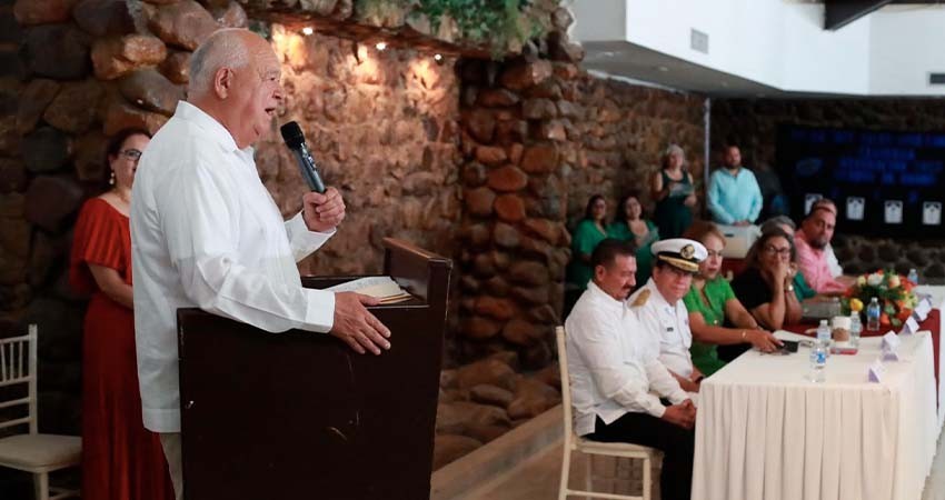 Asiste Gobernador a graduación de estudiantes en escuela secundaria José Pilar Cota Carrillo