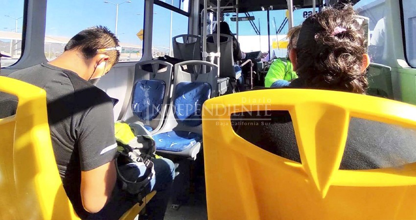 Problemas de movilidad y falta de transporte público afecta al Aeropuerto de Los Cabos