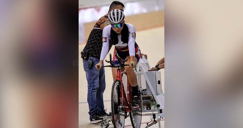 Ciclista sudcaliforniana recauda fondos para competencia internacional