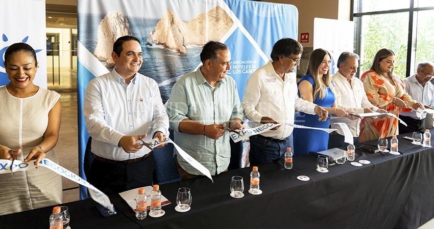 Hoteleros y Gobierno de BCS firman convenio para priorizar a productores locales