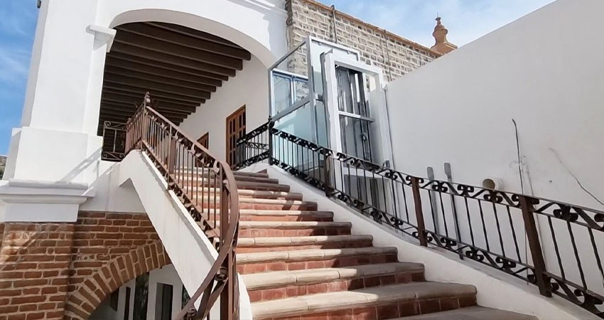 Instala gobierno del estado elevador en Centro Cultural La Paz