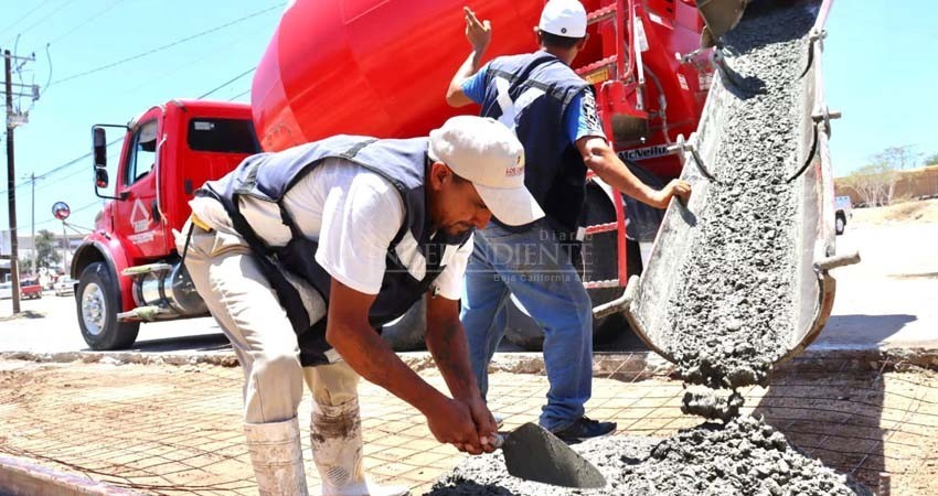 Llevan a cabo trabajo de bacheo y rehabilitación de calles de CSL