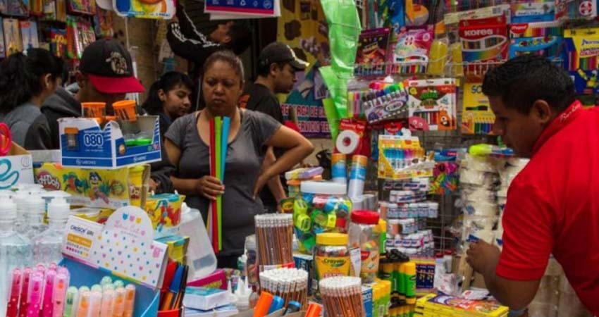 Familias gastarán entre 5,500 y 7,500 pesos por alumno para regreso a clases