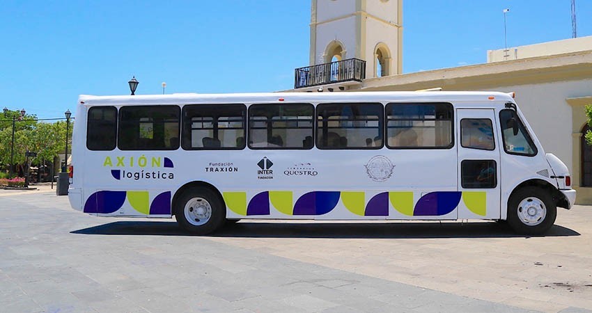Asociaciones Questro entrega autobús al Ayuntamiento de Los Cabos