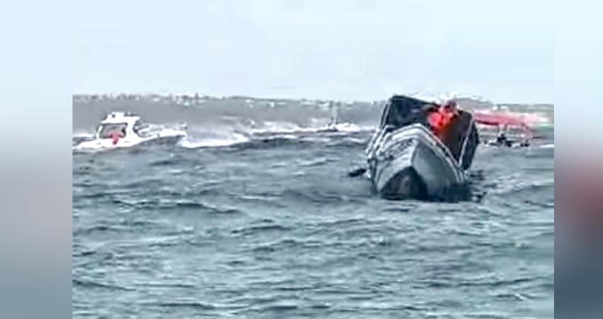 Captan hundimiento de embarcación en Los Cabos; rescatan a turistas