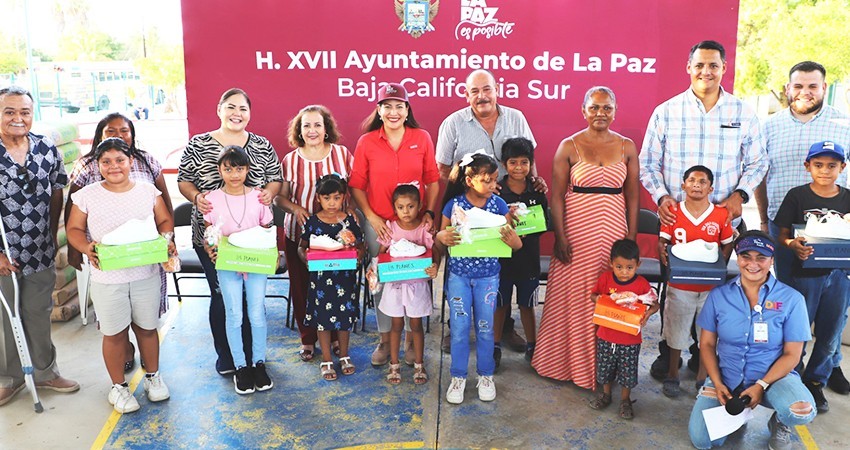 DIF La Paz lleva a cabo la “Entrega de Zapatos Escolares” en Los Planes