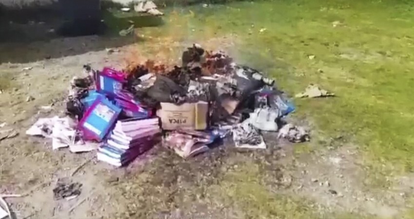 Queman libros de texto en comunidad de Chiapas “es pura putería