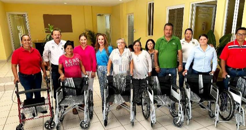 Entrega DIF Los Cabos apoyos a personas con discapacidad