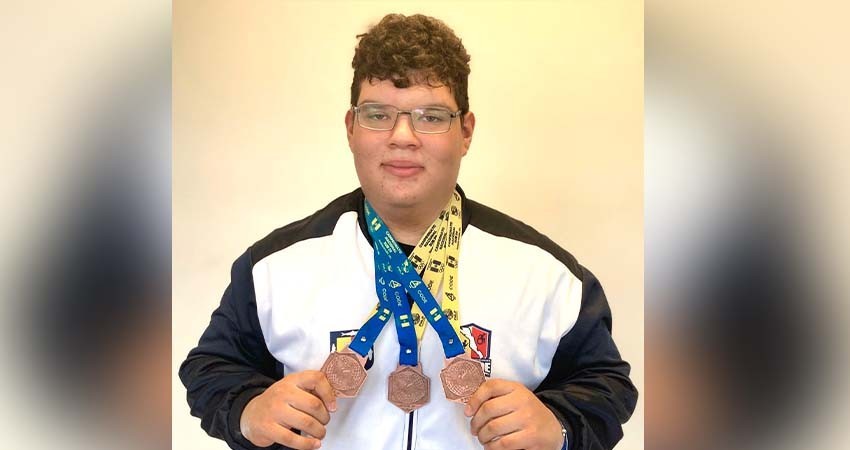 Conquista el paceño Carlos Juárez 3 medallas en campeonato nacional de halterofilia